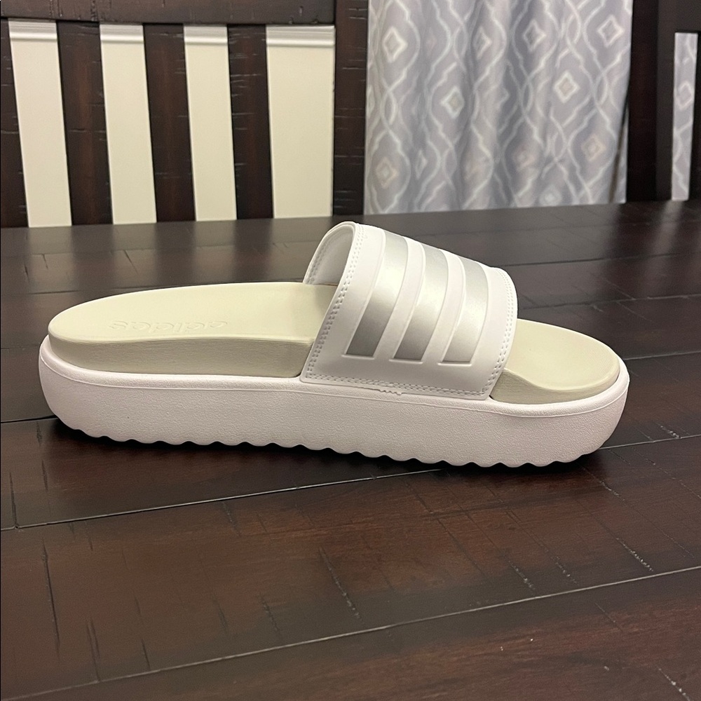 Adidas Adilette Platform Slides Sandals Shoes IE9703 white silver Women’s Sizes - Picture 4 of 12